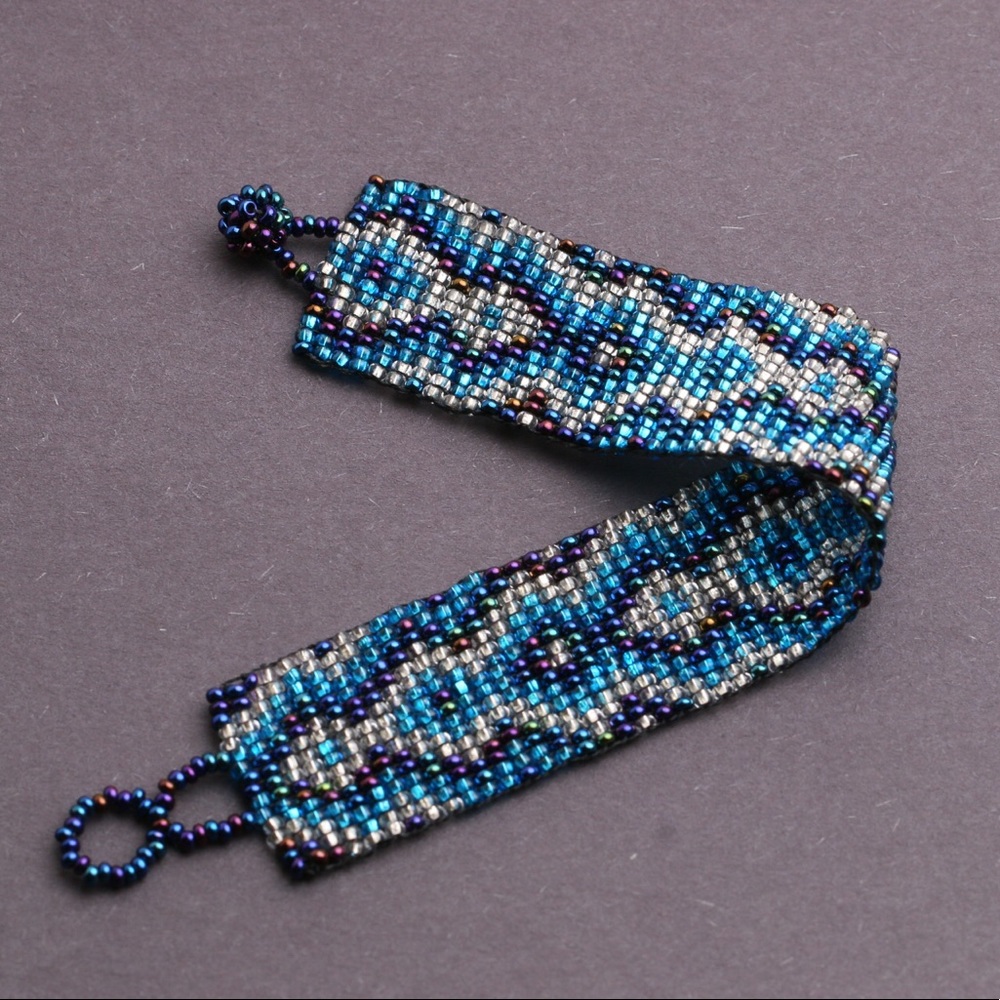 Beads hand knitted bracelet